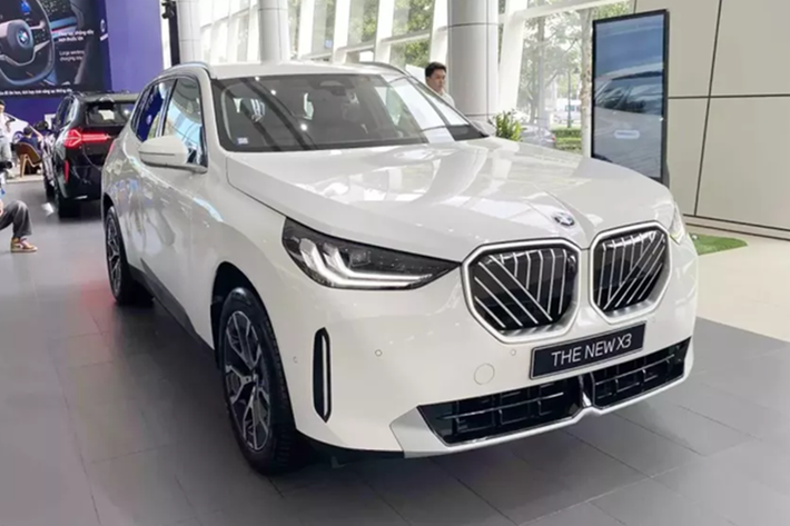 Gói hỗ trợ đỗ xe tự động Parking Assistant Plus thuộc trang bị tiêu chuẩn của xe, được tích hợp các tính năng thông minh như hỗ trợ lùi xe tự động với khả năng ghi nhớ quãng đường lên đến 50m và camera 360 độ.