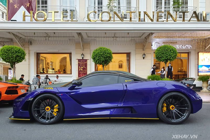 Động cơ trên siêu xe Ferrari 488 GTB kết hợp cùng hộp số 7 cấp, nhờ đó, mẫu siêu xe Ferrari 488 GTB chỉ mất khoảng thời gian 3 giây để tăng tốc lên 100 km/h từ vị trí xuất phát trước khi đạt vận tốc tối đa 330 km/h.