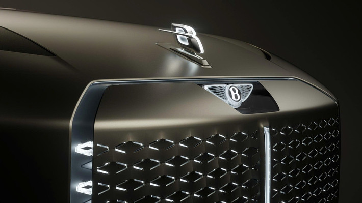 Ngoại hình của EXP 15 tiếp tục khẳng định cá tính mới trong thiết kế Bentley: lưới tản nhiệt kỹ thuật số hình chữ nhật đứng thẳng, đèn LED thanh mảnh kéo dọc và thân xe bo tròn hiện đại. Biểu tượng “Winged-B” quen thuộc cũng được cách điệu lại, phù hợp với tinh thần đổi mới đang diễn ra mạnh mẽ tại hãng.