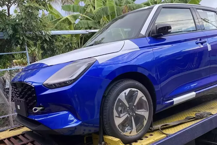 Hiện hãng Suzuki chưa công bố bất kỳ thông tin nào của Swift mới dành cho Việt Nam. Tuy nhiên, qua hình ảnh "bằng xương, bằng thịt" của chiếc Suzuki Swift 2025 từng bị bắt gặp tại Việt Nam cách đây không lâu, có thể thấy xe đã được cải tiến về mặt thiết kế, tương tự ở thị trường Nhật Bản và Ấn Độ.