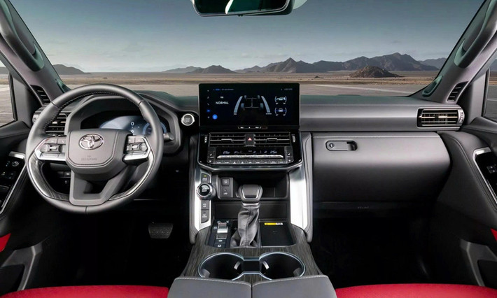 Không gian bên trong Land Cruiser hybrid cũng được cải tiến nhẹ để tương thích với hệ truyền động mới. Cụm đồng hồ kỹ thuật số được thiết kế lại, tích hợp đồ họa riêng cho chế độ hybrid, kết hợp với màn hình trung tâm 12,3 inch phục vụ hệ thống giải trí và điều khiển chức năng xe.