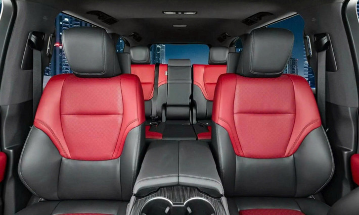 Toyota xác nhận mẫu SUV Land Cruiser 300 Hybrid 2025 thế hệ mới này cũng sẽ được bán tại Australia từ nửa đầu năm 2026, và nhiều khả năng sẽ sớm có mặt tại thị trường quê nhà Nhật Bản.
