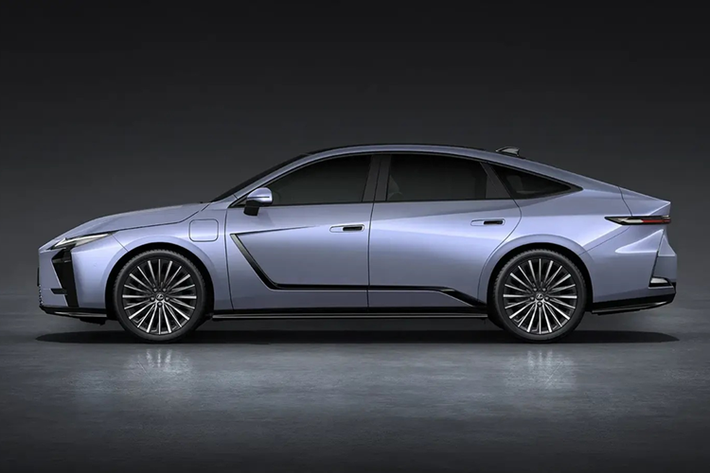 Hiện Lexus chưa công bố phạm vi hoạt động theo chuẩn WLTP tại châu Âu của ES thuần điện. Tuy nhiên, xe được kỳ vọng có thể chạy tối đa 530 km sau mỗi lần sạc đầy. Lexus ES thế hệ mới dự kiến sẽ được bán ra tại châu Âu bắt đầu từ mùa xuân năm sau.