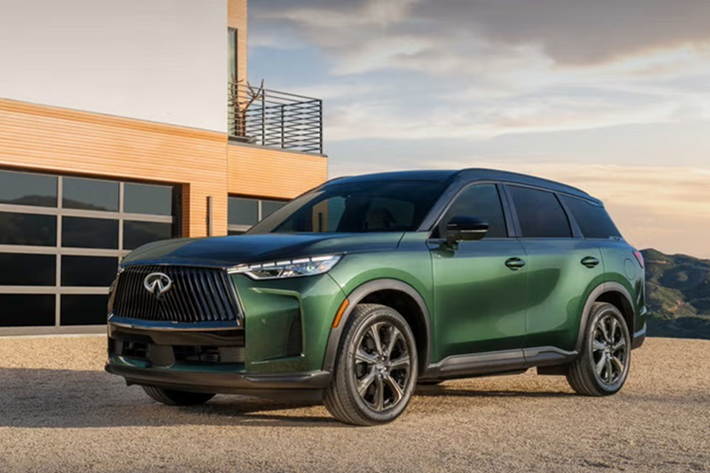 Infiniti cố gắng mang phong cách sang trọng của mẫu SUV QX80 lớn hơn vào người em QX60 - chiếc crossover hạng sang cỡ trung 3 hàng ghế.