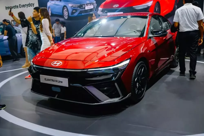 Sau Philippines, Hyundai Elantra nâng cấp có thể sẽ tiếp tục ra mắt những thị trường Đông Nam Á khác, bao gồm Việt Nam. Hiện mẫu sedan hạng C này có doanh số không quá cao tại Việt Nam, cộng dồn chỉ 231 chiếc trong 4 tháng đầu năm 2025. Phiên bản mới có thể sẽ là cú hích, thúc đẩy doanh số cho mẫu xe này.