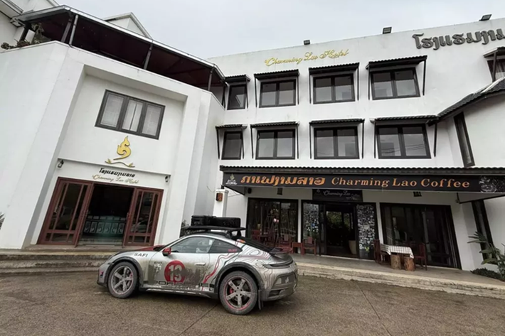 Vào tháng 3 đầu năm nay, chiếc xe thể thao giới hạn Porsche 911 Dakar đầu tiên về Việt Nam đã tiếp tục được chủ nhân cho lên đường khám phá đất nước Trung Quốc, hành trình này anh cho biết không có chặng cố định lên lịch trước, thích đi đâu là đi, và khi nào hết visa lại về.