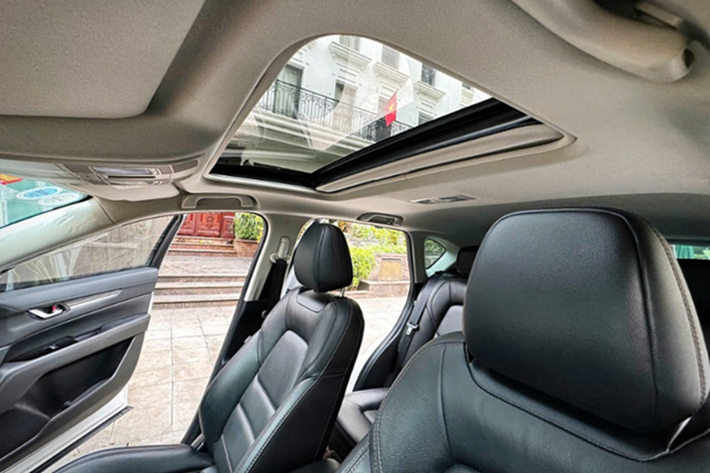 Nhờ chính sách giá hấp dẫn, Mazda CX-5 ghi nhận mức tiêu thụ ấn tượng trong tháng 4/2025. Theo báo cáo từ Hiệp hội các nhà sản xuất ô tô Việt Nam (VAMA), đã có 1.416 xe CX-5 được bán ra trong tháng, đây là mức cao nhất kể từ đầu năm. So với tháng 3, doanh số tăng thêm 317 xe, tương đương mức tăng gần 29%.