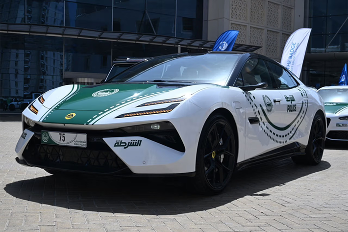 Cảnh sát Dubai chính thức bổ sung Lotus Emeya-S hoàn toàn chạy điện vào đội xe tuần tra, khẳng định cam kết về tính bền vững và đổi mới trong dịch vụ công.