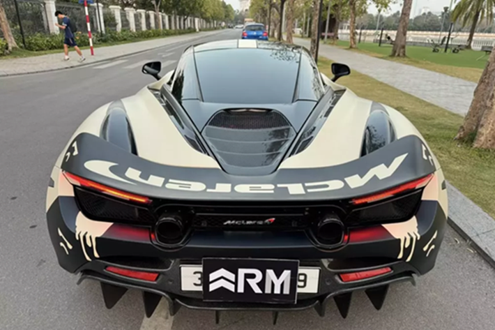 Động cơ kết hợp với hộp số SSG ly hợp kép 7 cấp, nhờ đó, siêu xe McLaren 720S có thể tăng tốc từ vị trí xuất phát lên 100 km/h chỉ trong thời gian 2,9 giây và giảm tốc từ 100-0 km/h trong 2,8 giây. Tốc độ tối đa của siêu xe McLaren 720S là 341 km/h.