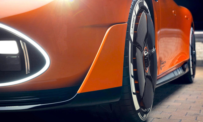 Mercedes-AMG GT XX Concept được phát triển trên nền tảng AMG Electric Architecture (AMG.EA) với hệ thống điện 800V, cho phép sạc siêu nhanh công suất 850 kW, đủ để tăng gần 400 km phạm vi di chuyển chỉ trong 5 phút.