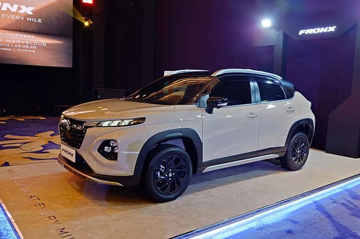 Theo hãng Suzuki, mỗi phiên bản đều được điều chỉnh phù hợp với nhu cầu của người tiêu dùng Indonesia. “Hôm nay, chúng tôi tự hào công bố mẫu xe mới nhất từ nhà máy của chúng tôi - Suzuki Fronx”, ông Minori Amano, Tổng Giám đốc PT Suzuki Indomobil Sales (SIS) & Suzuki Indomobil Motor (SIM), phát biểu tại Jakarta vào hôm 28/5/2025.