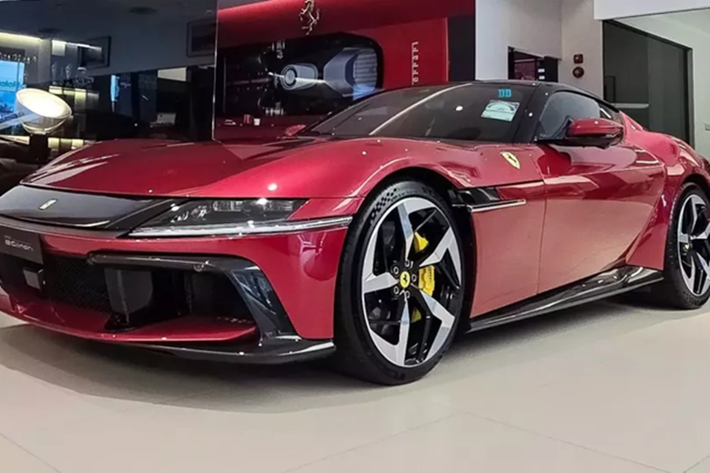 Tại Việt Nam, ngay khi siêu xe Ferrari 12Cilindri ra mắt đã có 1 người đam mê siêu xe lên tiếng muốn mua ngay, đó là ông Nguyễn Quốc Cường, hay còn gọi là Cường Đô la. Hiện chưa rõ tay chơi phố núi này có đặt hàng xe Ferrari 12Cilindri hay chưa, và nếu có, khi nào xe mới về, còn với các đại gia trong khối Asean, họ đã có xe bàn giao.