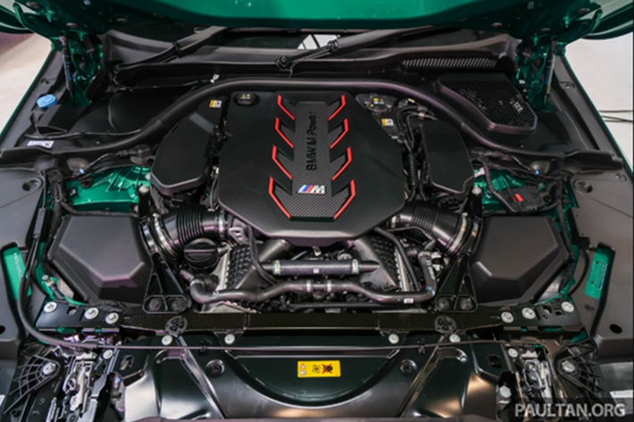 Xe được trang bị pin lithium-ion dung lượng 18,6 kWh, cung cấp phạm vi thuần điện 69 km (theo tiêu chuẩn WLTP), với khả năng chạy điện hoàn toàn ở tốc độ lên tới 140 km/h. Công suất sạc AC tối đa đạt 11 kW, cho phép sạc đầy trong khoảng 3 giờ 15 phút.