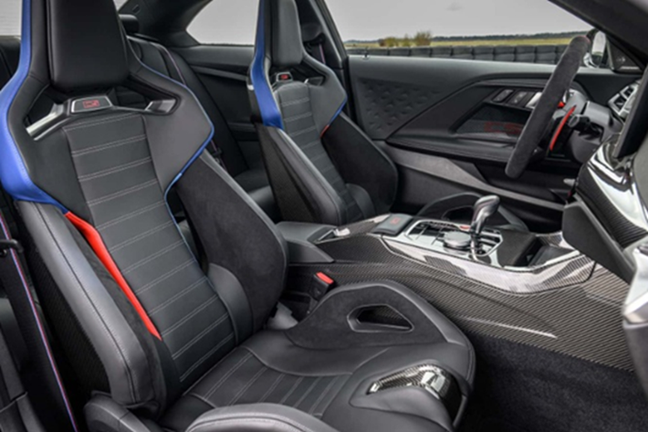 Tại Mỹ, giá khởi điểm của BMW M2 CS 2026 là 99.775 USD (khoảng 2,59 tỷ đồng), cao hơn khoảng 30.000 USD (~779 triệu đồng) so với M2 2025 tiêu chuẩn 69.375 USD (~1,8 tỷ đồng).