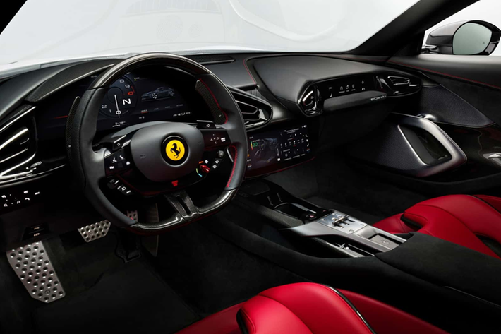 Ferrari 12Cilindri có bánh xe 21 inch ở phía trước và phía sau. Lốp xe là loại Michelin Pilot Sport S5 hoặc Goodyear Eagle F1 Supersport.
