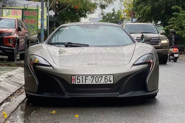 McLaren 650S Spider MSO là 1 trong siêu xe được sản xuất giới hạn chỉ 50 xe trên toàn thế giới, các xe sẽ có nhiều khác biệt so với bản tiêu chuẩn, cùng mức giá đắt hơn 1,9 tỷ đồng. Tại Việt Nam chỉ mới có đúng duy nhất McLaren 650S Spider MSO về Việt Nam.