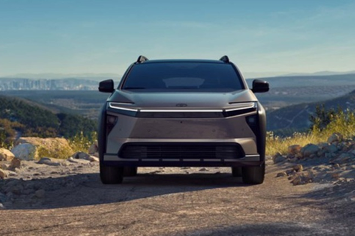 Mẫu SUV điện này được trang bị cụm pin dung lượng 74,7 kWh, cho quãng đường hoạt động khoảng 418 km/lần sạc. Khả năng sạc nhanh cũng được đảm bảo, với thời gian từ 10 - 80% chỉ trong khoảng 30 phút. Đặc biệt, cổng sạc tiêu chuẩn NACS giúp xe dễ dàng sử dụng hạ tầng trạm sạc Tesla Supercharger đang phổ biến tại Mỹ.