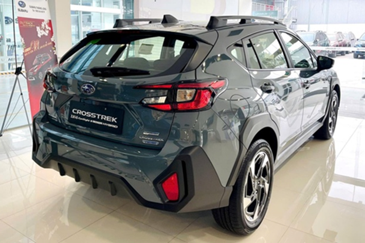 Với giá ưu đãi 999 triệu đồng, đây là lần thứ 2 kể từ khi ra mắt giá bán Subaru Crosstrek khởi điểm dưới 1 tỷ đồng. Trong khi phiên bản e-Boxer Hybrid lần đầu tiên có giá bán thấp kỷ lục.