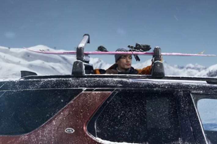 Snow Days Pack: hướng tới người yêu thích thể thao mùa đông, trang bị thanh gá trượt tuyết, bệ bước và thảm sàn cao su chống bẩn. Road Trip Pack: lý tưởng cho các chuyến đi dài, bao gồm giá đỡ thiết bị giải trí phía sau (cho máy tính bảng/laptop), hộp hành lý gắn trần và rèm che nắng.