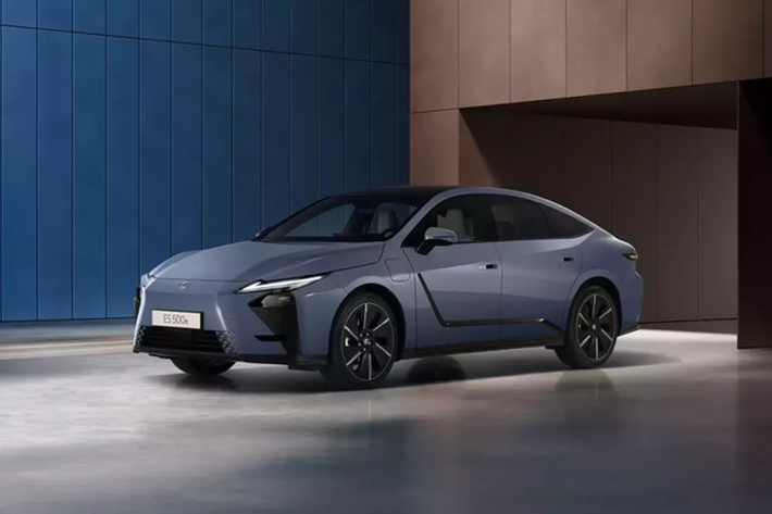 Lexus ES chưa bao giờ là lựa chọn hàng đầu trong phân khúc tại thị trường châu Âu và thương hiệu Nhật Bản rõ ràng đang quyết tâm thay đổi điều đó với thế hệ mới nhất.