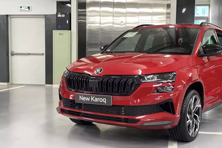 Ngoài nâng cấp về mặt ngoại thất, Skoda Karoq mới ở thị trường Việt Nam còn có một đổi mới đáng giá khác, đó là sự xuất hiện của các tính năng an toàn chủ động ADAS như hệ thống kiểm soát hành trình cùng nhiều nâng cấp hiện đại hơn thế hệ hiện tại đang bán ở Việt Nam.