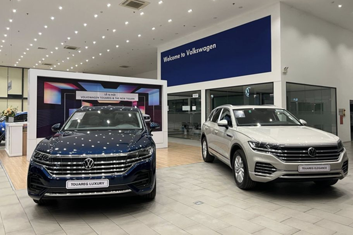 Không riêng Touareg, các mẫu xe Volkswagen khác cũng liên tục được ưu đãi trong thời gian qua nhằm cải thiện sức mua trên thị trường. Tuy nhiên, đây là lần đầu tiên mức ưu đãi của Touareg chạm đáy, tạo khoảng cách lớn so với các đối thủ cùng phân khúc.