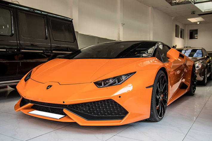 Siêu xe Lamborghini Huracan LP610-4 mang biển tứ quý 8 này sử dụng động cơ V10, dung tích 5.2 lít, sản sinh công suất tối đa 610 mã lực và mô-men xoắn cực đại 560 Nm. Chiếc xe này được chủ nhân độ lại hệ thống ống xả của Capristo.