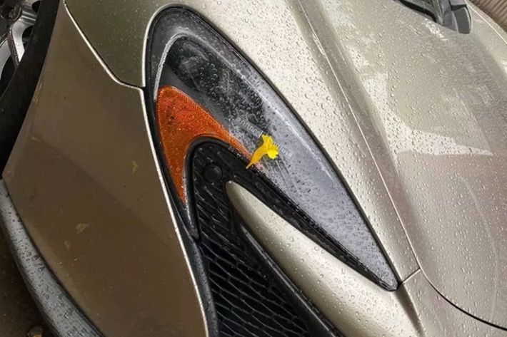 2 lựa chọn màu khác trên McLaren 650S Spider bản giới hạn này là Papaya Spark và Agrigan Black. Ngoài màu sơn độc đáo, McLaren 650S Spider MSO còn có sự khác biệt ở bộ mâm đa chấu hợp kim siêu nhẹ đi kèm các bu-lông bằng titan.