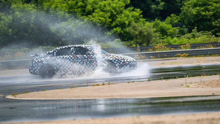 Ioniq 6 N dự kiến sẽ ra mắt tại lễ hội Goodwood Festival of Speed vào tháng 7 năm 2025. Mẫu xe này sẽ được bán tại các đại lý ở Mỹ vào đầu năm 2026, với mức giá khởi điểm khoảng 75.000 USD.