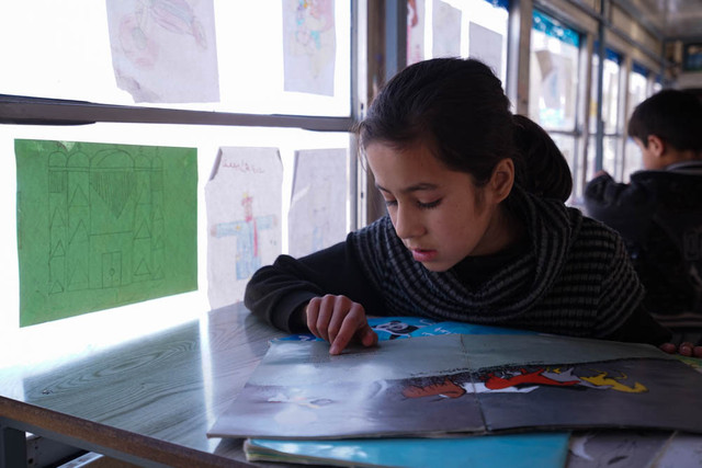 Kỳ lạ “thư viện di động” ở thủ đô Afghanistan - Hình 10 Ky la “thu vien di dong” o thu do Afghanistan-Hinh-10