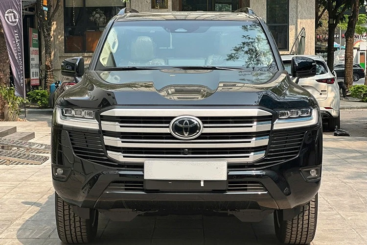 Cận cảnh Toyota Land Cruiser 2025 tại Việt Nam giá 4,58 tỷ