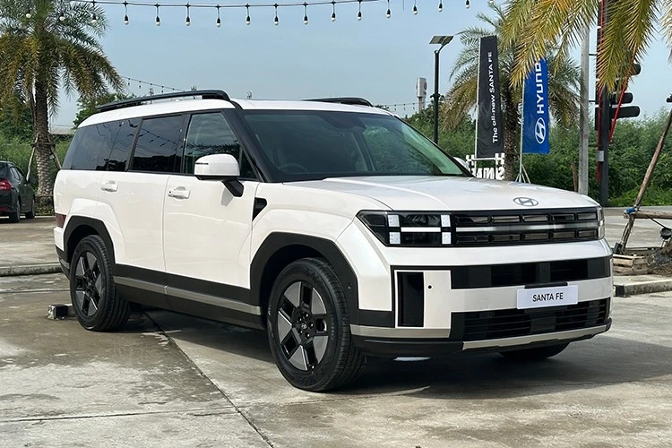 Hyundai SantaFe Hybrid 2025 về Việt Nam "uống xăng" chỉ 5lít/100km