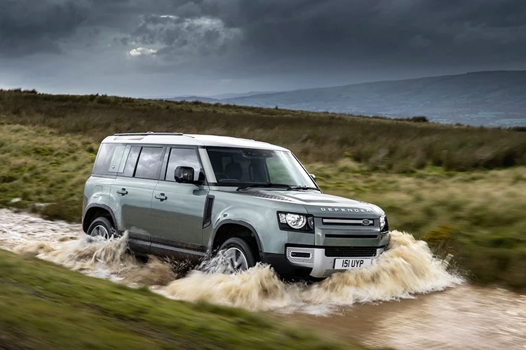 Land Rover Defender 2026 lộ diện với loạt nâng cấp "đắt giá"