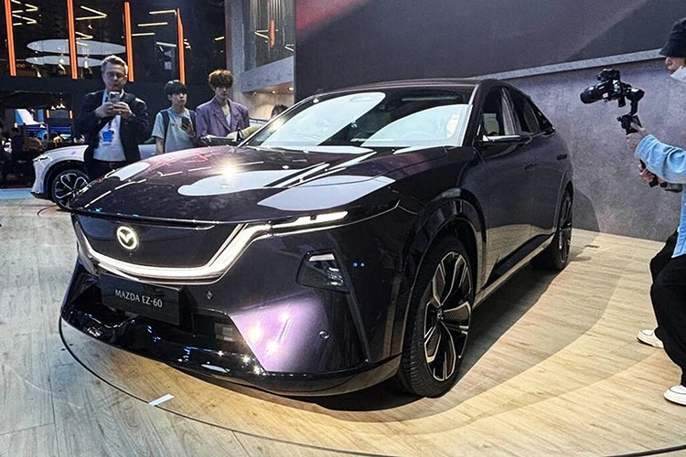 Mazda EZ-60 "cháy hàng" với 18.000 đơn sau 1 tháng ra mắt