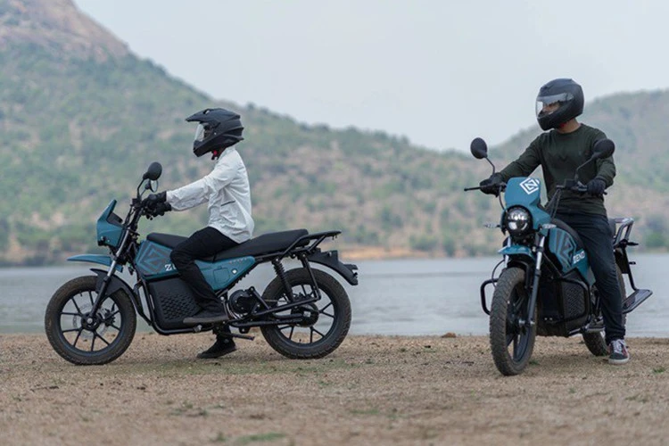Zeno Emara 2025 - xe máy điện pin "trâu" chỉ 36 triệu đồng