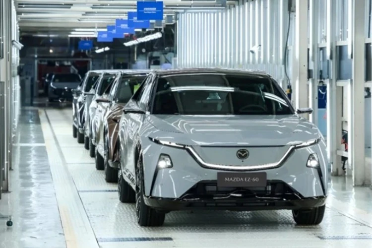 Mazda EZ-60 từ 591 triệu đồng đầu tiên đã chính thức xuất xưởng