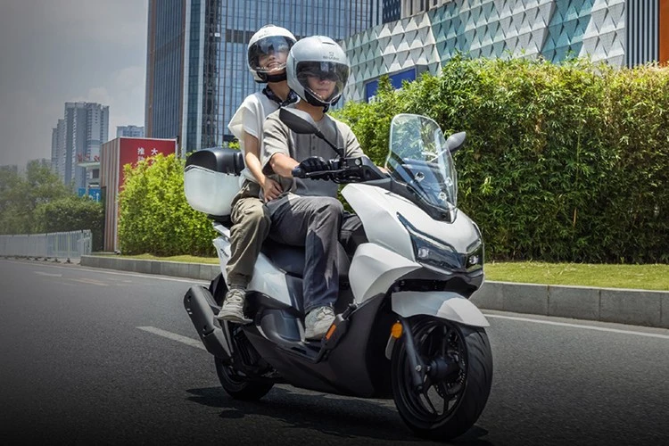 Honda NWT150 từ 55 triệu - "ăn xăng" 2,3l/100km, có cảnh báo điểm mù