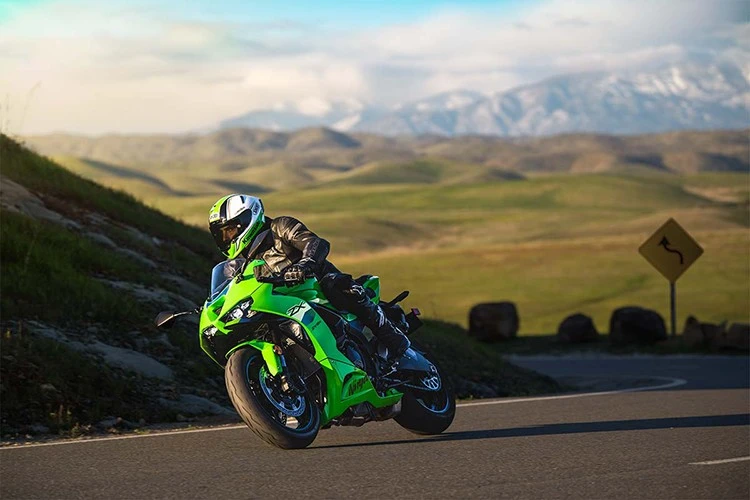 Ra mắt Kawasaki Ninja ZX-6R 2026, về Việt Nam tháng 10/2025