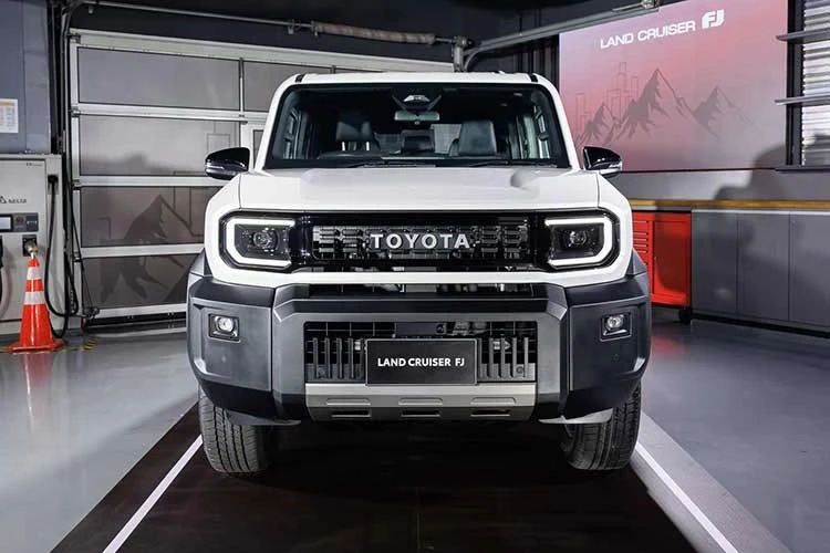 Toyota Land Cruiser FJ 2026 nhận cọc tại Việt Nam, từ 1,2 tỷ đồng