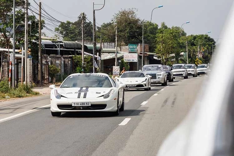 Dàn siêu xe, xe sang trăm tỷ của "Qua" Vũ xuyên Việt cả nghìn km