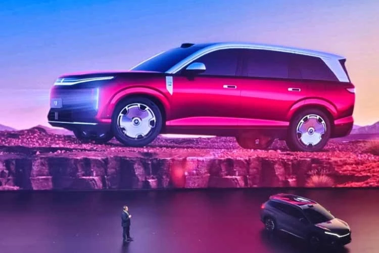 BYD Great Tang EV chạy 950km, sạc siêu nhanh 1000V, chỉ 964 triệu đồng