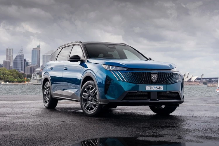 Ra mắt Peugeot 5008 động cơ hybrid, bán từ 952,46 triệu đồng