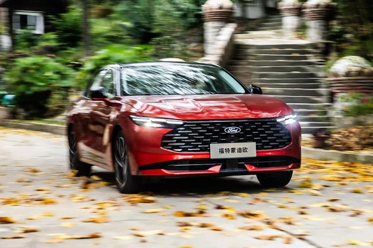 Chi tiết Ford Mondeo 2026 - "đối thủ" Toyota Camry ở thị trường tỷ dân
