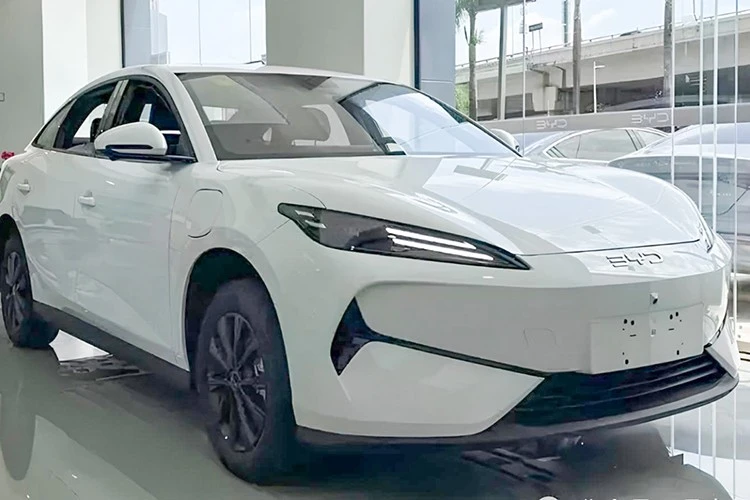 Sedan điện BYD e7 giá rẻ, chỉ 350 triệu có về Việt Nam?