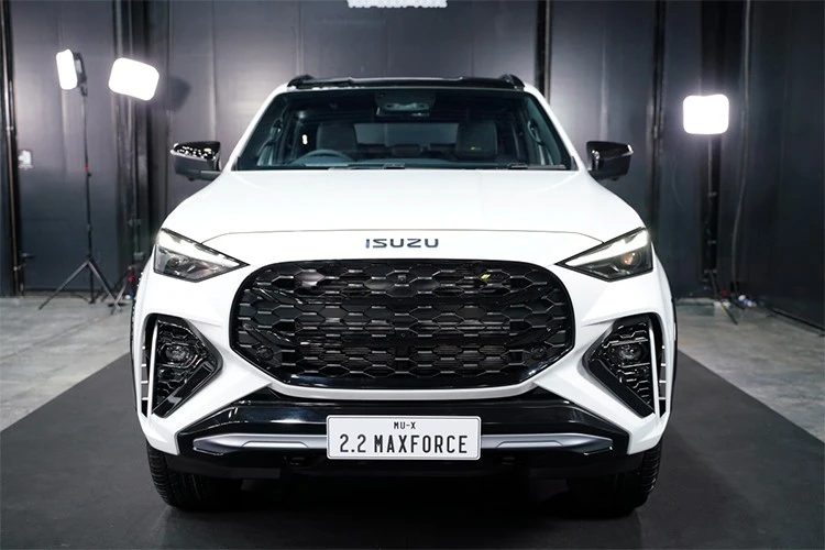 Isuzu MU-X "siêu ế" tại Việt Nam ra mắt bản 2026 ở Thái Lan