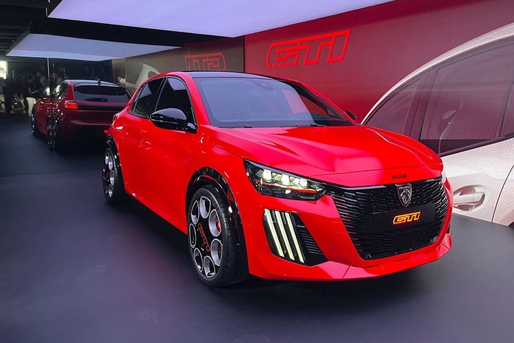 Peugeot E-208 GTi - "chiến binh" điện hóa chạy 350km/sạc 