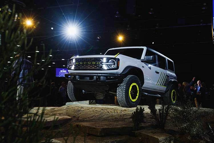 Ford Bronco RTR 2027 địa hình ra mắt, giá "mềm" hơn Bronco Raptor