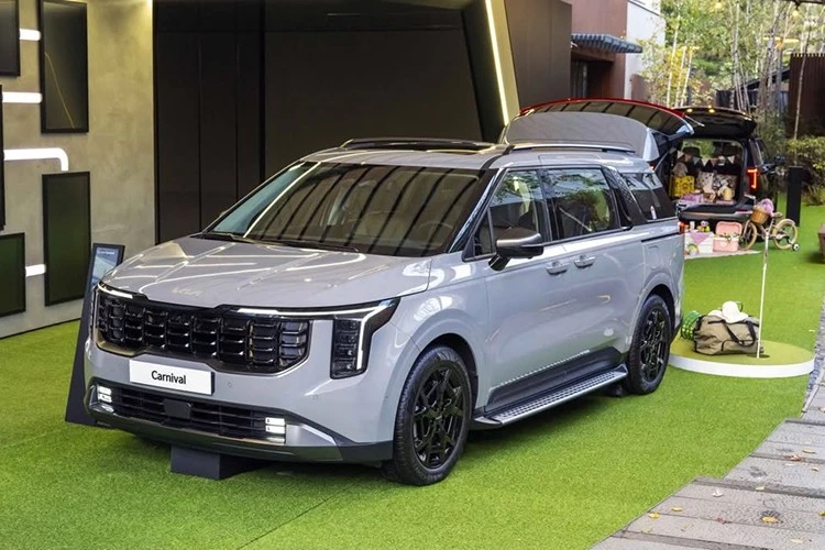 Kia Carnival HEV 2025 thêm 80 triệu, khách Việt có ghế "cơ trưởng"