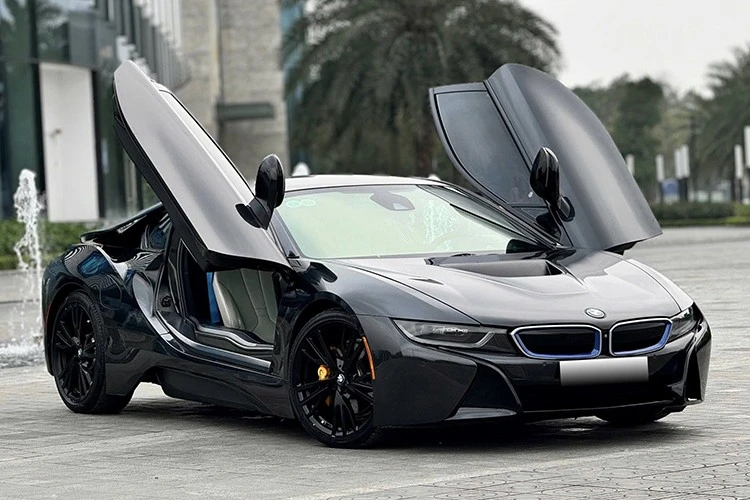Siêu xe BMW i8 sau 10 năm lăn bánh giá chỉ 2 tỷ có đáng mua?