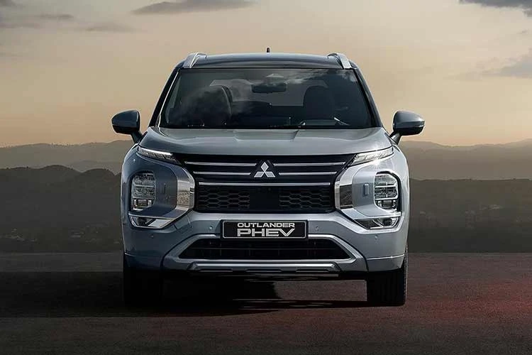 Mitsubishi Outlander PHEV 2026 từ 1,1 tỷ đồng "ăn xăng" chỉ 1,5 lít/100km